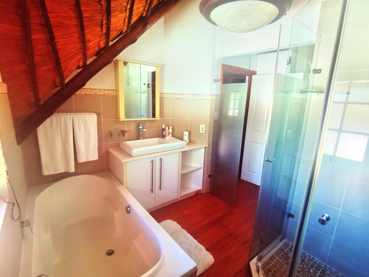 Libra Lodge Сэндтон Экстерьер фото